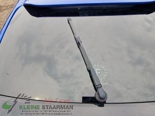 Used Rear wiper arm Honda Civic (FK6/7/8/9) 1.0i VTEC Turbo 12V Price on request offered by Kleine Staarman B.V. Autodemontage