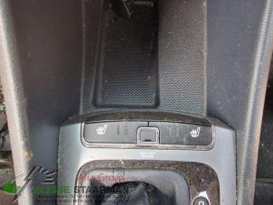 Used Seat heating switch Kia Rio III (UB) 1.4 CVVT 16V Price on request offered by Kleine Staarman B.V. Autodemontage