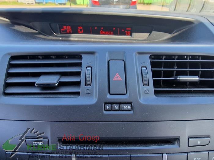 Commutateur éclairage d'urgence d'un Mazda 5 (CWA9) 2.0i 16V 2011