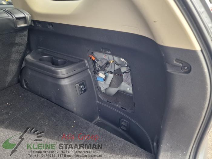 Tapizado de maletero derecha de un Mitsubishi Outlander (GF/GG) 2.0 16V PHEV 4x4 2016