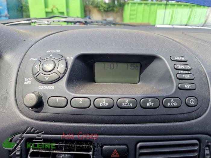 Radio from a Toyota Corolla (EB/ZZ/WZ/CD) 1.4 16V VVT-i 2000