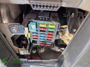 Usados Caja de fusibles Mazda MX-5 (NB18/35/8C) 1.6i 16V Precio de solicitud ofrecido por Kleine Staarman B.V. Autodemontage