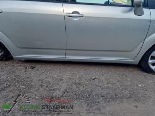 Used Side skirt, right Toyota Corolla Verso (R10/11) 1.6 16V VVT-i Price on request offered by Kleine Staarman B.V. Autodemontage