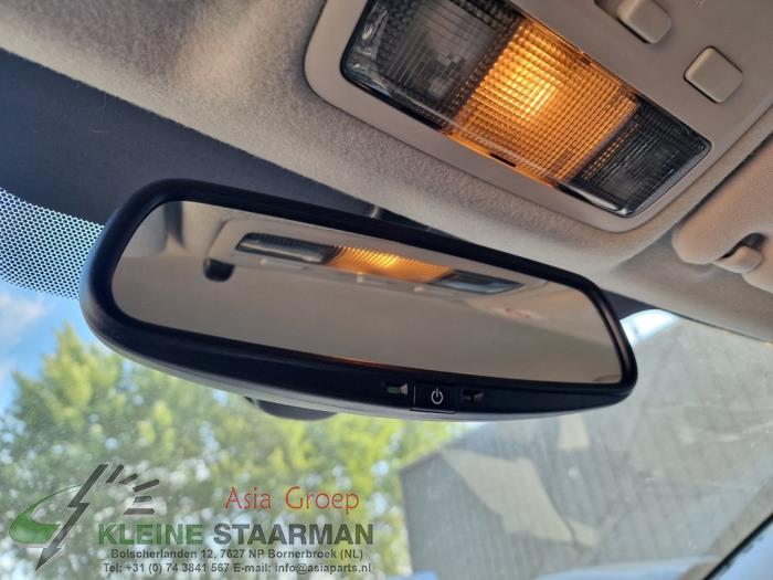 Rear view mirror from a Toyota Corolla Verso (R10/11) 1.6 16V VVT-i 2007
