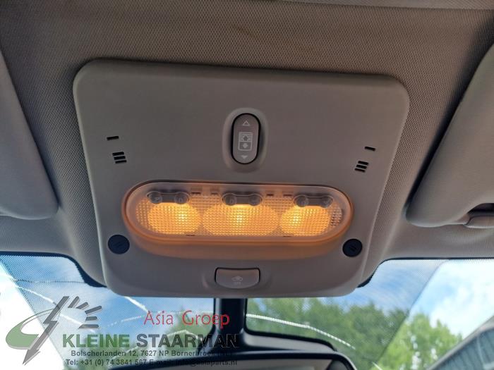 Luz interior delante de un Nissan Qashqai (J11) 1.2 DIG-T 16V 2017