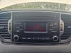 Radio CD Spieler van een Kia Sportage (QL), 2015 / 2022 1.6 GDI 16V 4x2, Jeep/SUV, Benzin, 1.591cc, 97kW (132pk), FWD, G4FD, 2015-09 / 2022-09, QLEF5P11; QLEF5P31 2017