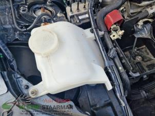 Gebrauchte Scheibensprühertank vorne Mazda MX-5 (NC18/1A) 1.8i 16V Preis auf Anfrage angeboten von Kleine Staarman B.V. Autodemontage