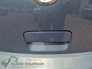 Usados Manija del portón trasero Nissan Micra (K13) 1.2 12V DIG-S Precio de solicitud ofrecido por Kleine Staarman B.V. Autodemontage