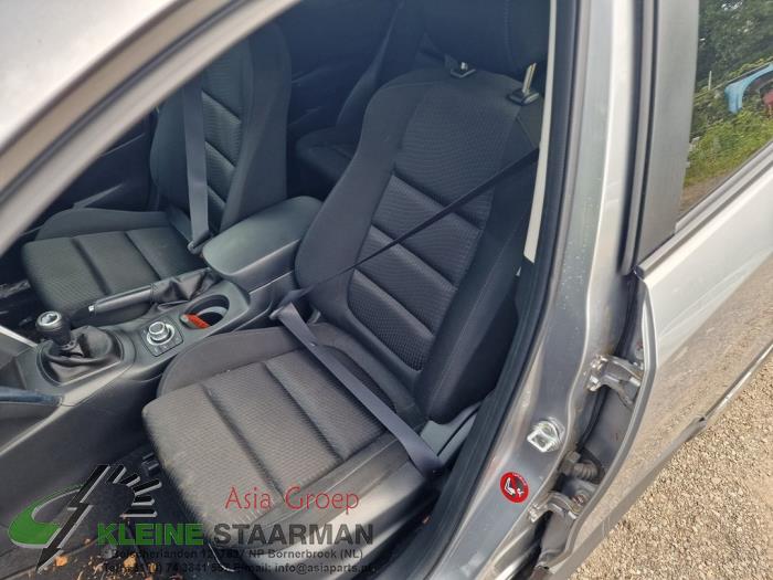 Seat, left from a Mazda CX-5 (KE,GH) 2.0 SkyActiv-G 165 16V 2WD 2014