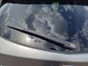 Scheibenwischerarm hinten van een Mazda CX-5 (KE,GH), 2011 2.0 SkyActiv-G 165 16V 2WD, SUV, Benzin, 1.997cc, 121kW (165pk), FWD, PEY6; PEY7, 2011-11 / 2017-06 2014