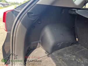 Usados Tapizado de maletero izquierda Hyundai Tucson (TL) 1.7 CRDi 16V 2WD Precio de solicitud ofrecido por Kleine Staarman B.V. Autodemontage