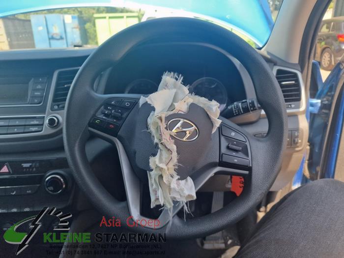 Steering wheel from a Hyundai Tucson (TL) 1.6 GDi 16V 2017