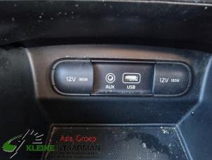 Used AUX / USB connection Kia Sorento III (UM) 2.2 CRDi 16V VGT 4x4 Price on request offered by Kleine Staarman B.V. Autodemontage
