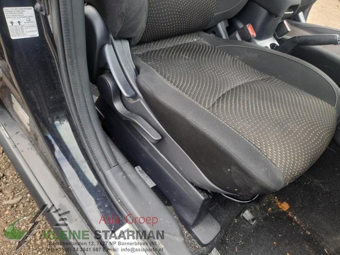 Seat, right from a Mitsubishi ASX 1.6 MIVEC 16V 2016