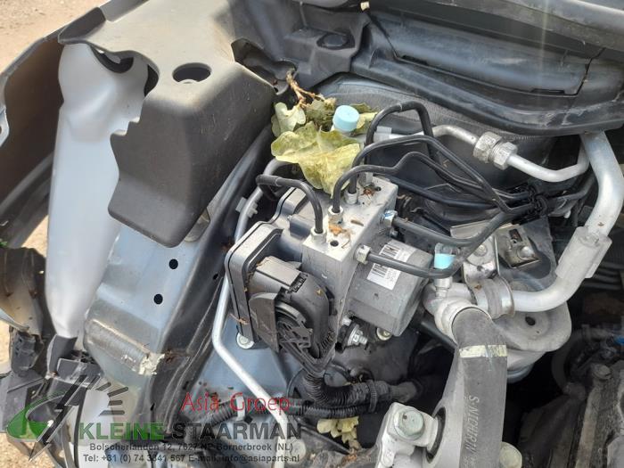 ABS Pumpe van een Honda CR-V (RM) 2.0 i-VTEC 16V 4x4 2017