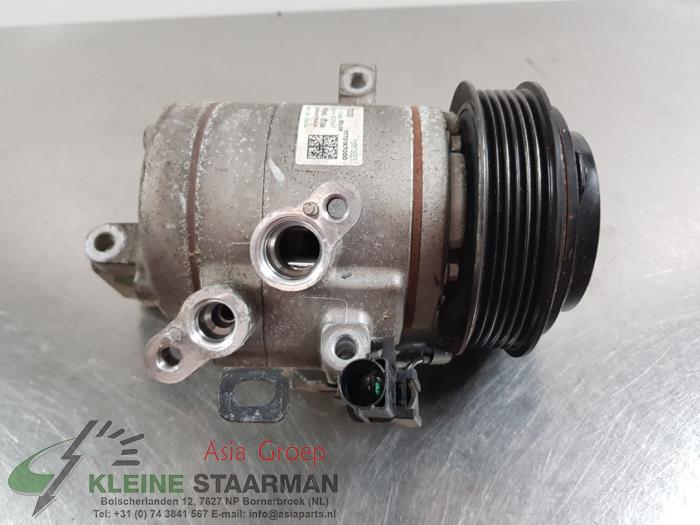 Air conditioning pump from a Kia Picanto (JA) 1.0 T-GDI 12V 2021