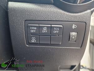 Usados Interruptor (varios) Mazda CX-3 1.5 Skyactiv D 105 16V Precio de solicitud ofrecido por Kleine Staarman B.V. Autodemontage