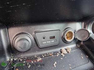 Gebrauchte AUX / USB-Anschluss Hyundai iX35 (LM) 1.6 GDI 16V Preis auf Anfrage angeboten von Kleine Staarman B.V. Autodemontage