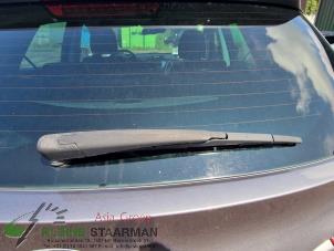Used Rear wiper arm Hyundai iX35 (LM) 1.6 GDI 16V Price on request offered by Kleine Staarman B.V. Autodemontage