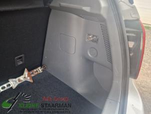 Usados Tapizado de maletero derecha Suzuki SX4 (EY/GY) 1.6 16V VVT Comfort,Exclusive Autom. Precio de solicitud ofrecido por Kleine Staarman B.V. Autodemontage
