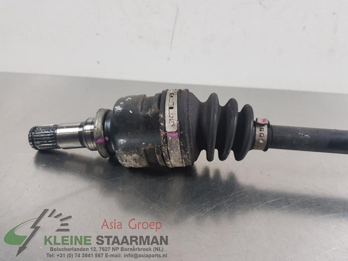 Front drive shaft, left from a Toyota Yaris III (P13) 1.0 12V VVT-i 2018