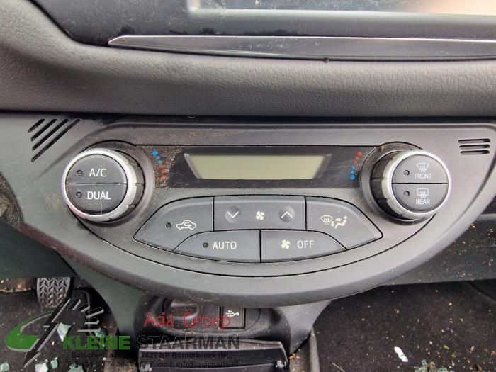 Heater control panel from a Toyota Yaris III (P13) 1.0 12V VVT-i 2018