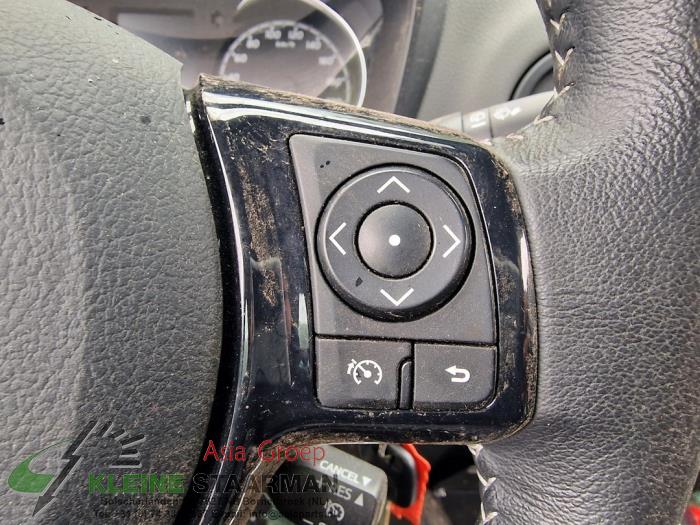 Steering wheel from a Toyota Yaris III (P13) 1.0 12V VVT-i 2018