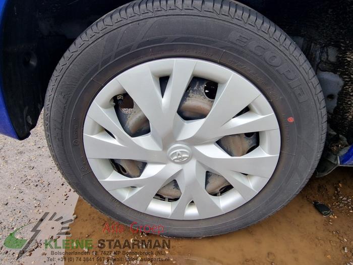 Wheel from a Toyota Yaris III (P13) 1.0 12V VVT-i 2018