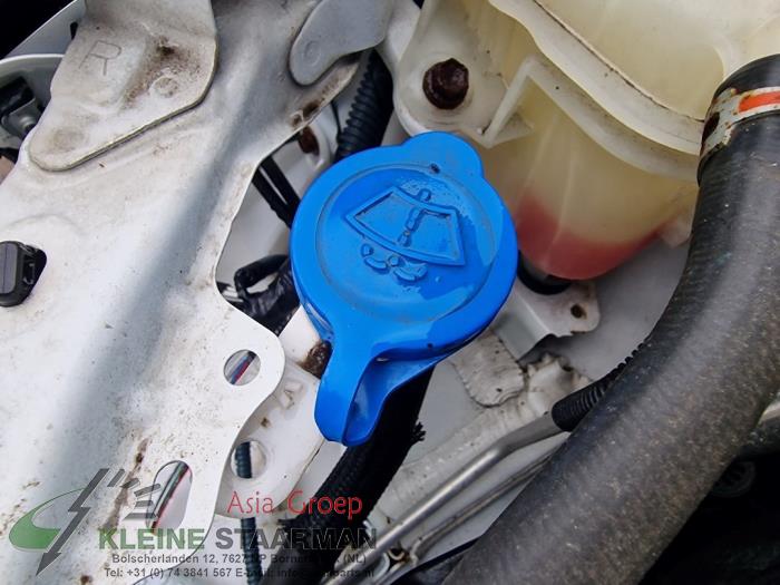 Front windscreen washer reservoir from a Toyota Auris Touring Sports (E18) 1.8 16V Hybrid 2016