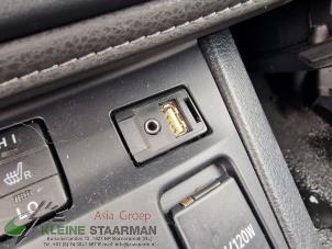 Używane Zlacze AUX/USB Toyota Auris Touring Sports (E18) 1.8 16V Hybrid Cena na żądanie oferowane przez Kleine Staarman B.V. Autodemontage