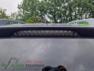 Używane Dodatkowe swiatlo stopu srodek Mitsubishi Outlander (CW) 2.4 16V Mivec 4x4 Cena na żądanie oferowane przez Kleine Staarman B.V. Autodemontage