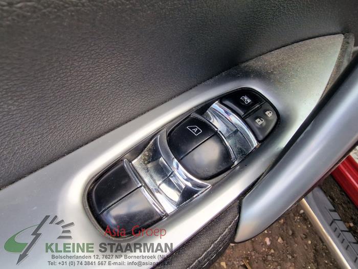 Genuine Nissan Electric Main Power Window Switch Assembly for GQ S2