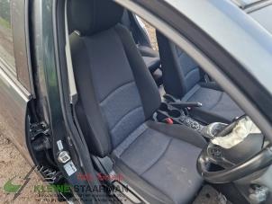 Gebrauchte Sitz rechts Mazda 2 (DJ/DL) 1.5 SkyActiv-G 90 Preis auf Anfrage angeboten von Kleine Staarman B.V. Autodemontage