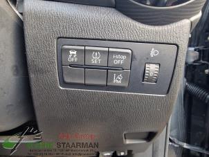 Używane Przelacznik (rózne) Mazda 2 (DJ/DL) 1.5 SkyActiv-G 90 Cena na żądanie oferowane przez Kleine Staarman B.V. Autodemontage