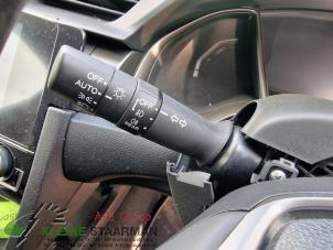 Usados Interruptor de indicador de dirección Honda Civic (FK6/7/8/9) 1.0i VTEC Turbo 12V Precio de solicitud ofrecido por Kleine Staarman B.V. Autodemontage