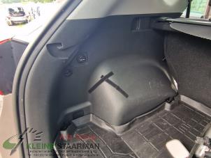 Używane Tapicerka pokrywy bagaznika lewa Hyundai Tucson (TL) 2.0 CRDi 16V High Power 4WD Cena na żądanie oferowane przez Kleine Staarman B.V. Autodemontage