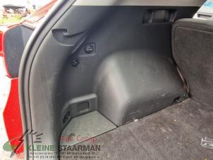 Używane Tapicerka pokrywy bagaznika lewa Hyundai Tucson (TL) 1.7 CRDi 16V 2WD Cena na żądanie oferowane przez Kleine Staarman B.V. Autodemontage
