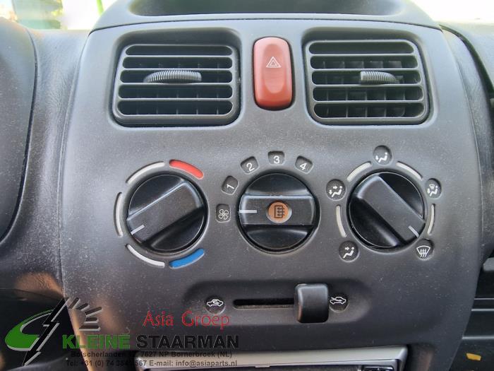Heater control panel from a Suzuki Wagon-R+ (RB) 1.3 16V VVT 2005