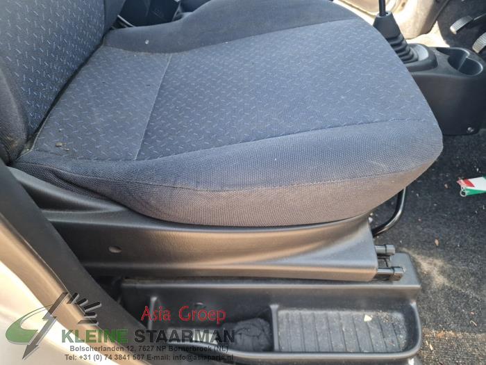 Seat, right from a Suzuki Wagon-R+ (RB) 1.3 16V VVT 2005