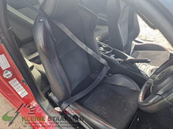 Seat, right from a Toyota GT 86 (ZN) 2.0 16V 2013