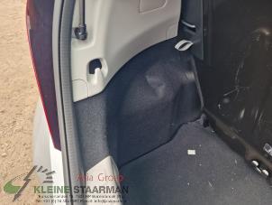 Usados Tapizado de maletero izquierda Toyota Aygo (B40) 1.0 12V VVT-i Precio de solicitud ofrecido por Kleine Staarman B.V. Autodemontage