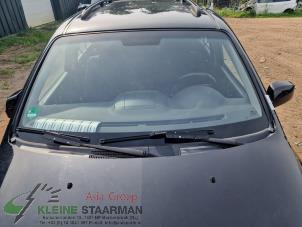 Used Cowl top grille Kia Sorento I (JC) 3.3 V6 24V Price on request offered by Kleine Staarman B.V. Autodemontage