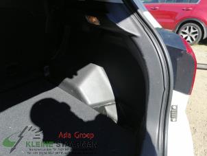 Używane Tapicerka pokrywy bagaznika prawa Mitsubishi ASX 1.6 MIVEC 16V Cena na żądanie oferowane przez Kleine Staarman B.V. Autodemontage
