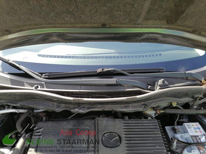 Cowl top grille from a Mazda 2 (DE) 1.3 16V S-VT High Power 2008
