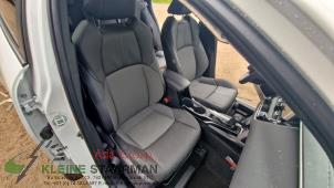Gebrauchte Sitz rechts Toyota Corolla Cross 2.0 VVT-i 16V Hybrid Preis auf Anfrage angeboten von Kleine Staarman B.V. Autodemontage