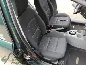 Gebrauchte Sitz rechts Mazda 2 (NB/NC/ND/NE) 1.4 16V Preis auf Anfrage angeboten von Kleine Staarman B.V. Autodemontage