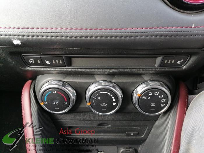 Heater control panel from a Mazda CX-3 2.0 SkyActiv-G 120 2018