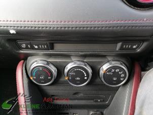 Używane Panel sterowania nagrzewnicy Mazda CX-3 2.0 SkyActiv-G 120 Cena na żądanie oferowane przez Kleine Staarman B.V. Autodemontage