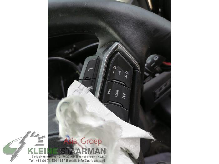 Steering wheel from a Mazda CX-3 2.0 SkyActiv-G 120 2018