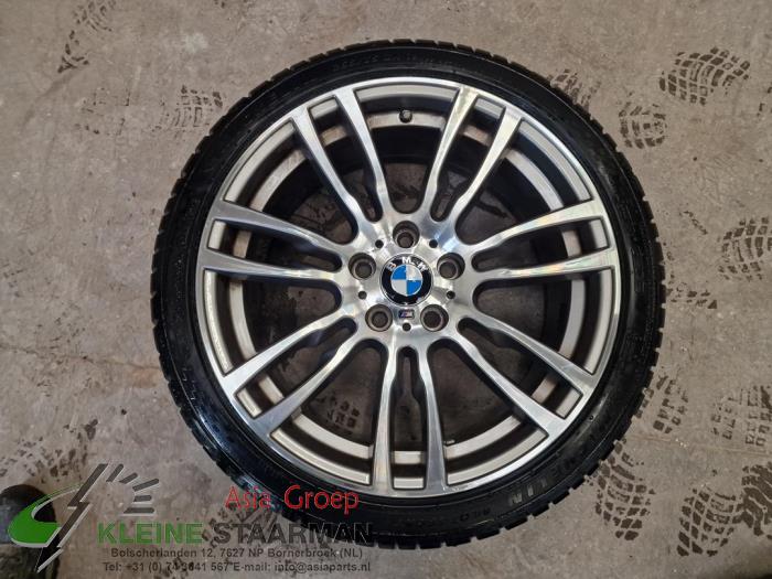 Wheel + tyre from a BMW 3 serie Touring (F31) 320d 2.0 16V 2016